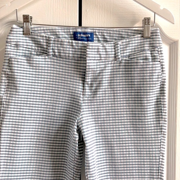 OLD NAVY Mid Rise Gingham Pixie Ankle Pants, 8 - Picture 5 of 11
